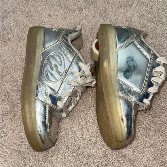 Heelys Premium 1 Lo Metallic Silver Chrome Sneakers Youth 3 - Picture 2 of 7